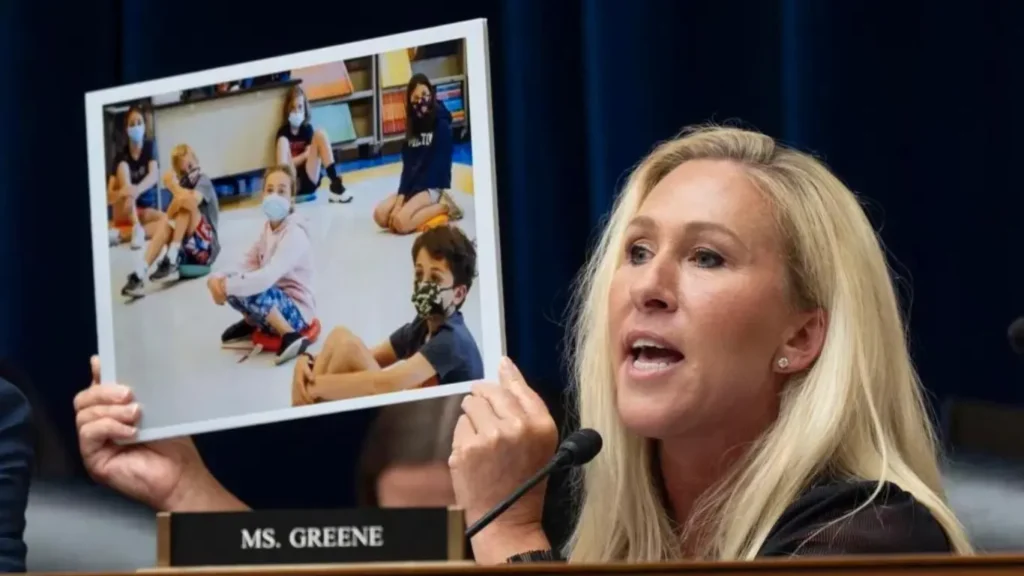 A poster shown during hearing that children wore mask in class rooms.